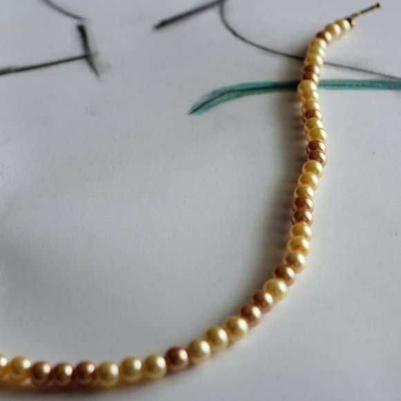 Vera Rose Variegated Pearl Necklace NWT - Picture 3 of 3